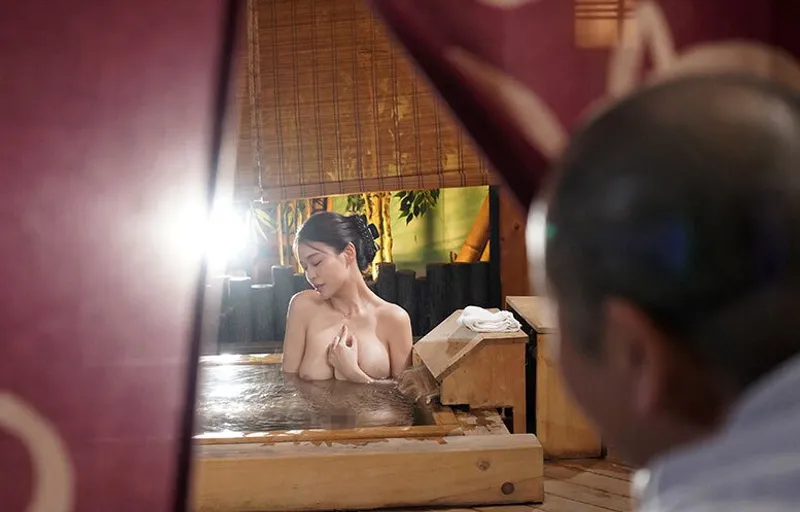Người tình của con trai bị bố chồng yêu nhìn trộm khi đang tắm rồi phang đến mang thai