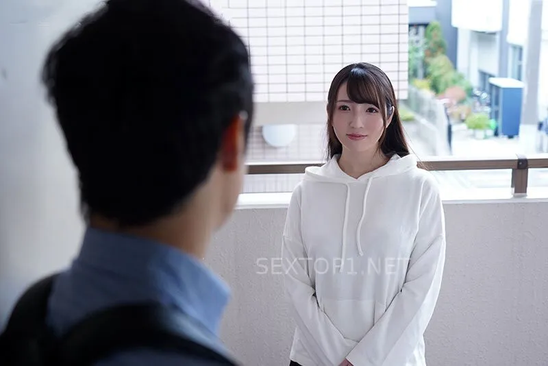 Cậu học sinh đại học số hưởng và cô nàng nhà bên cạnh bên đầy quyến rũ dù đã có chồng